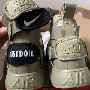 Nike Air Huarache City sneakers